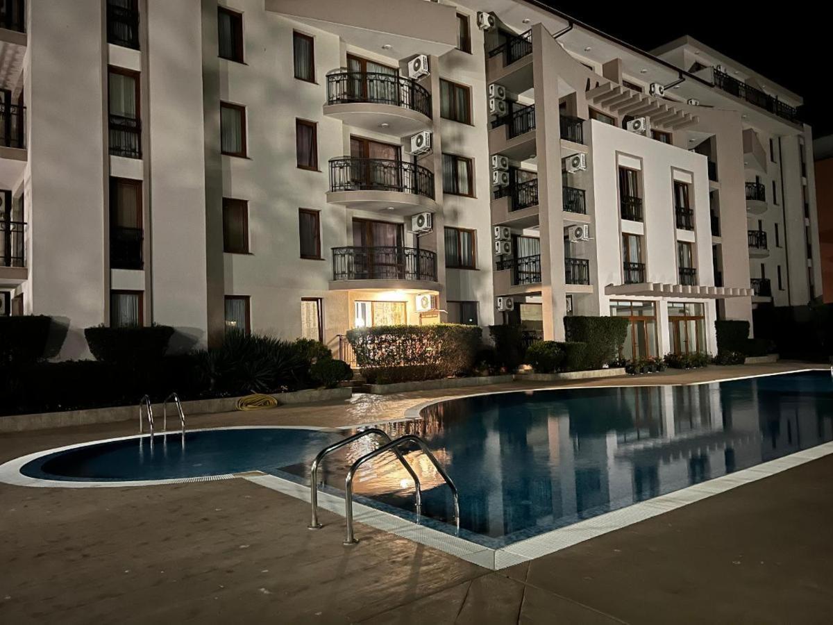 Alex Deluxe Apartments ซันนีบีช ภายนอก รูปภาพ