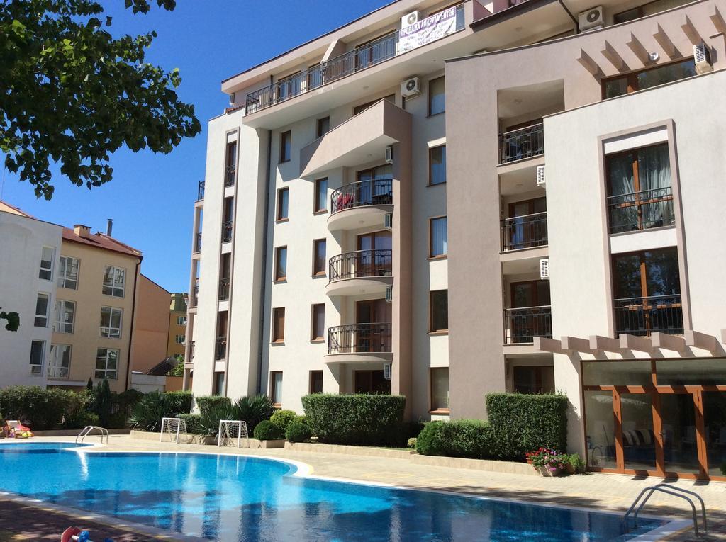 Alex Deluxe Apartments ซันนีบีช ภายนอก รูปภาพ